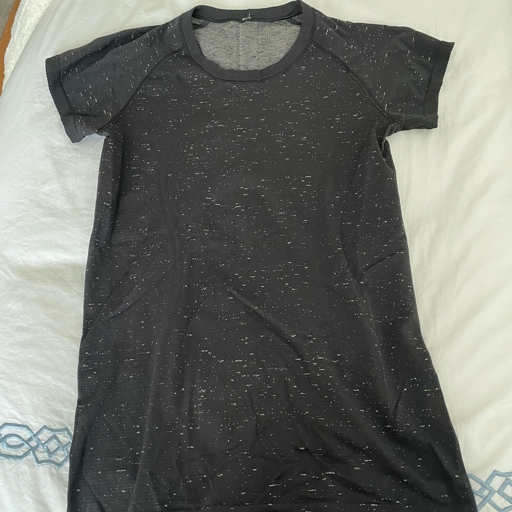 Speckled Lululemon shirt